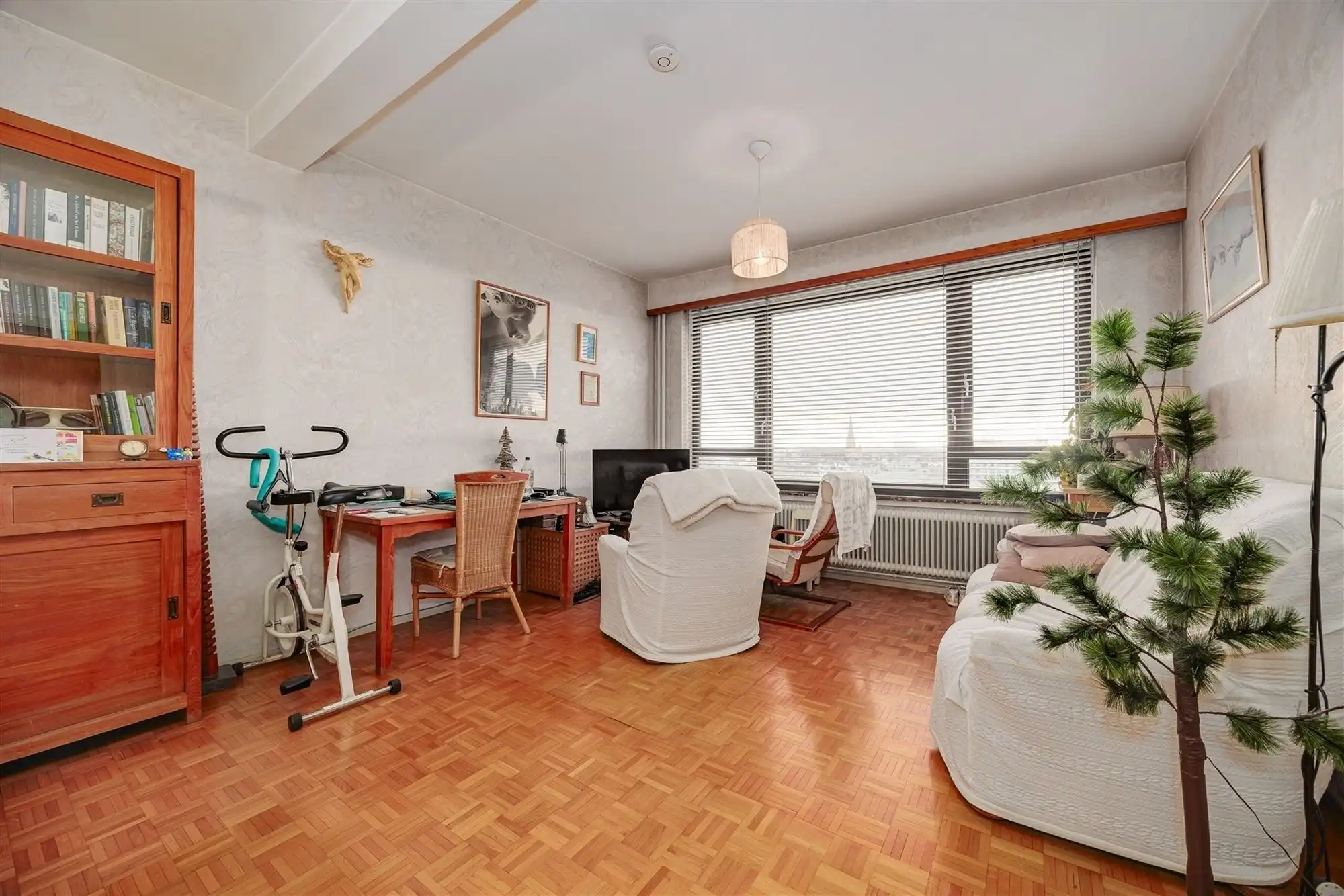 Appartement met 2 slaapkamers en terras. Parking mogelijk. foto 2