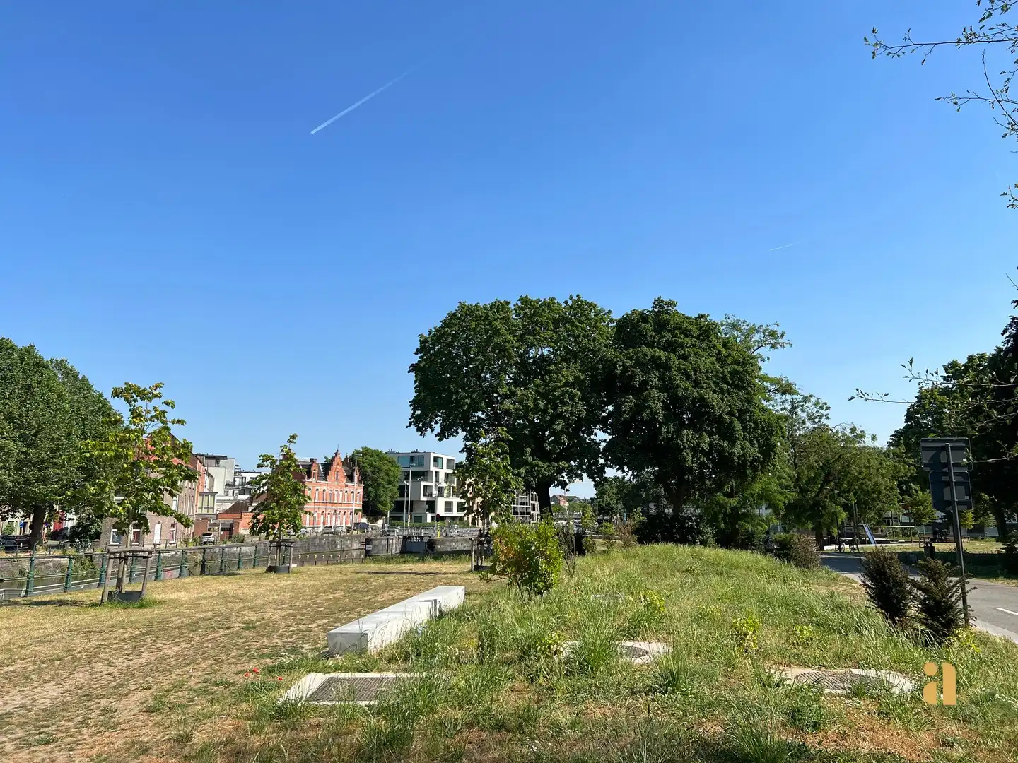 Bemeubelde studio met zicht op Baudelopark en Leie! foto 17
