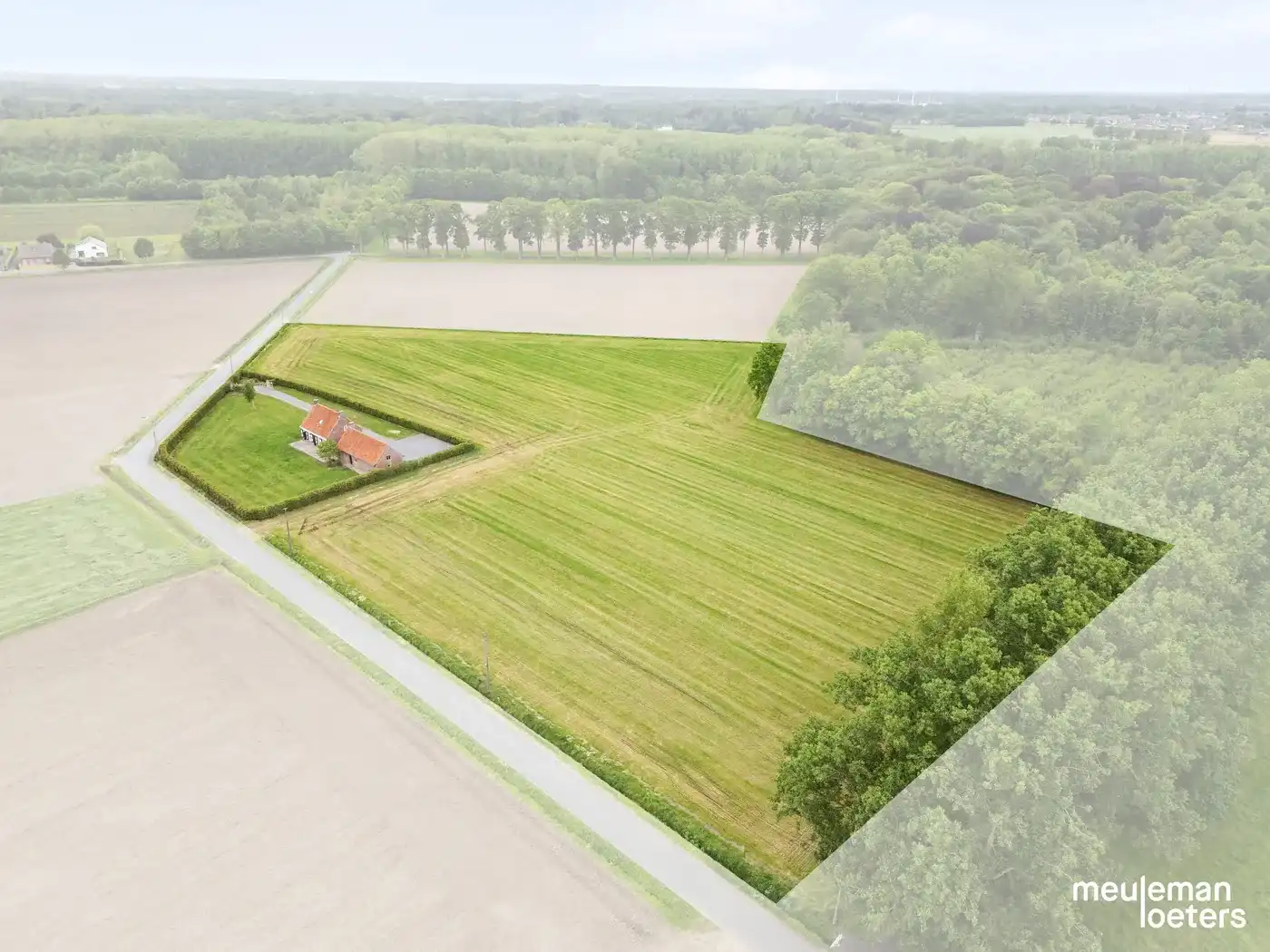 Karaktervolle hoeve met bijgebouw en meer dan 2 ha weiland te Waardamme foto 4