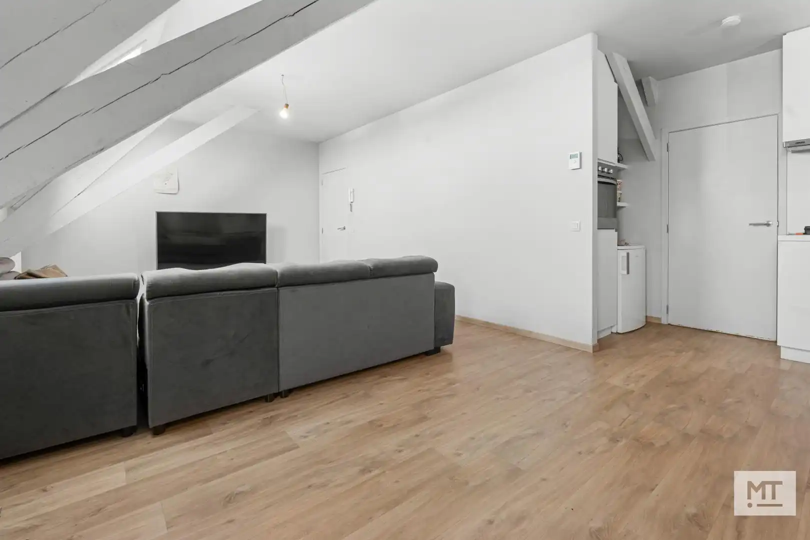 Opbrengsteigendom bestaande uit handelsruimte en 2 appartementen in centrum Beselare foto 14