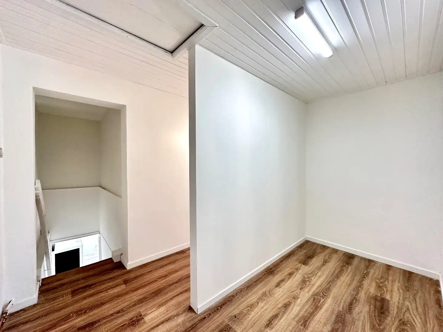 Volledig gerenoveerde woning met 2 slaapkamers en zonnige koer op gunstige ligging in Tongeren foto 11
