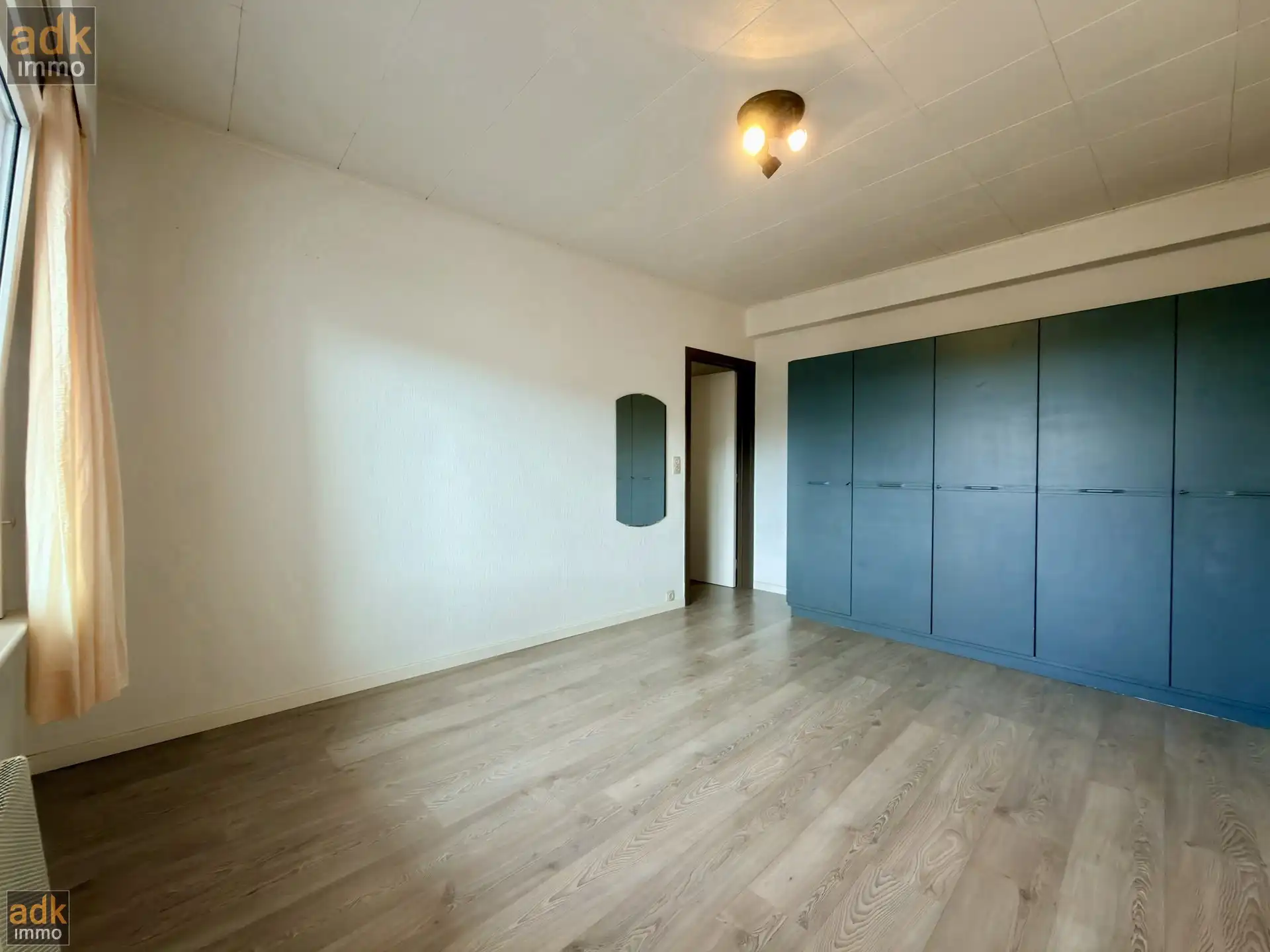Instapklaar 2-slaapkamerappartement met dubbele GARAGE en berging. foto 13