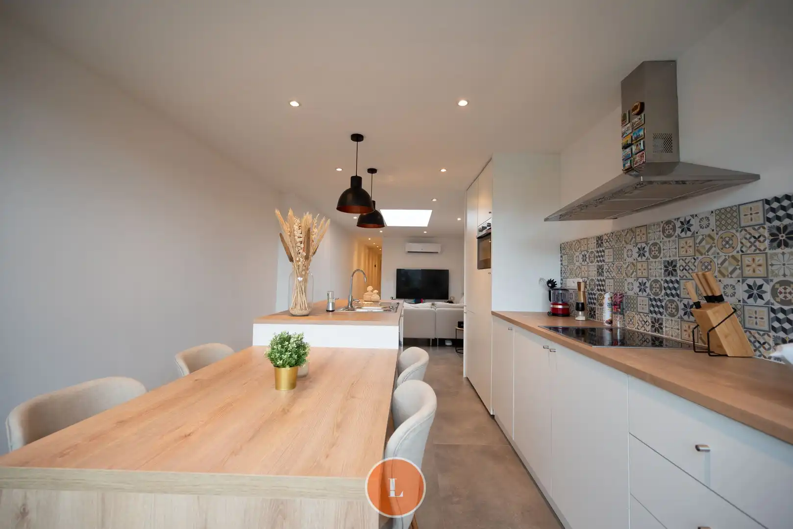 Charmante instapklare woning met tuin te Rekkem. foto {{pictureIndex}}