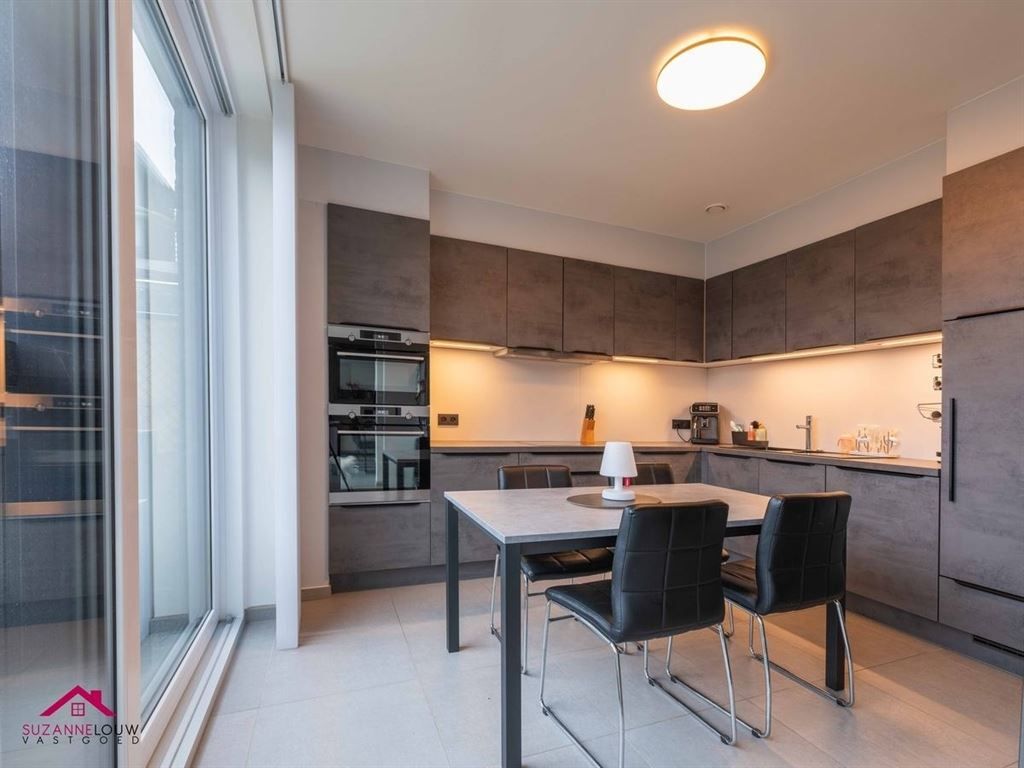 Half-vrijstaande, moderne nieuwbouwwoning foto 14