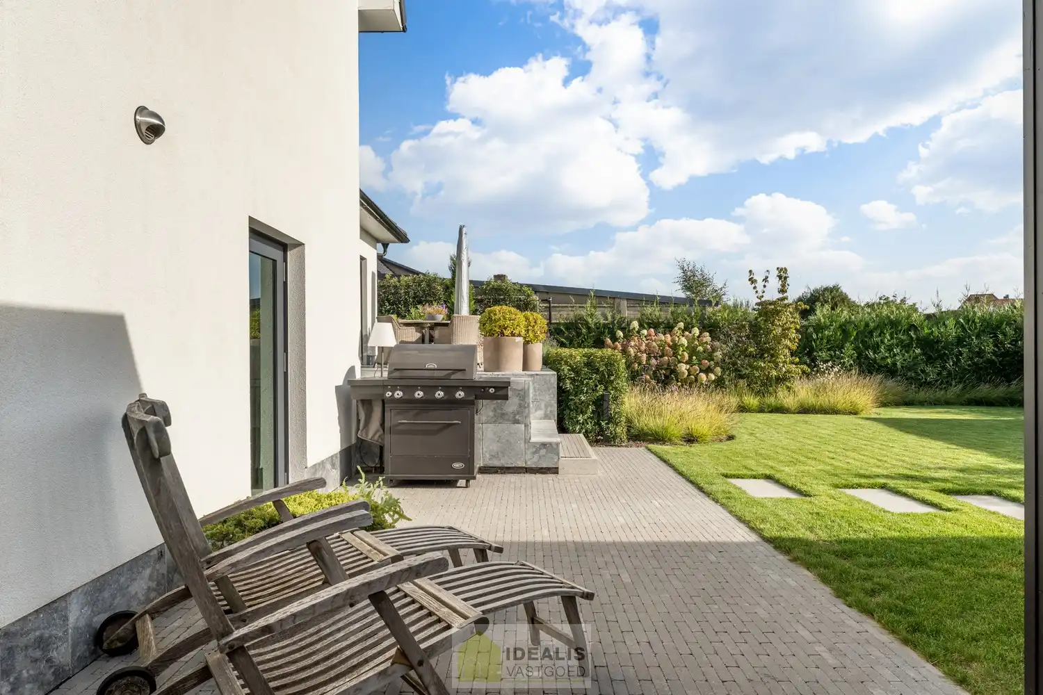 IDEALIS VASTGOED – Een prachtige instapklare woning in het fijne Hamont op een steenworp van de NL-grens! foto 48