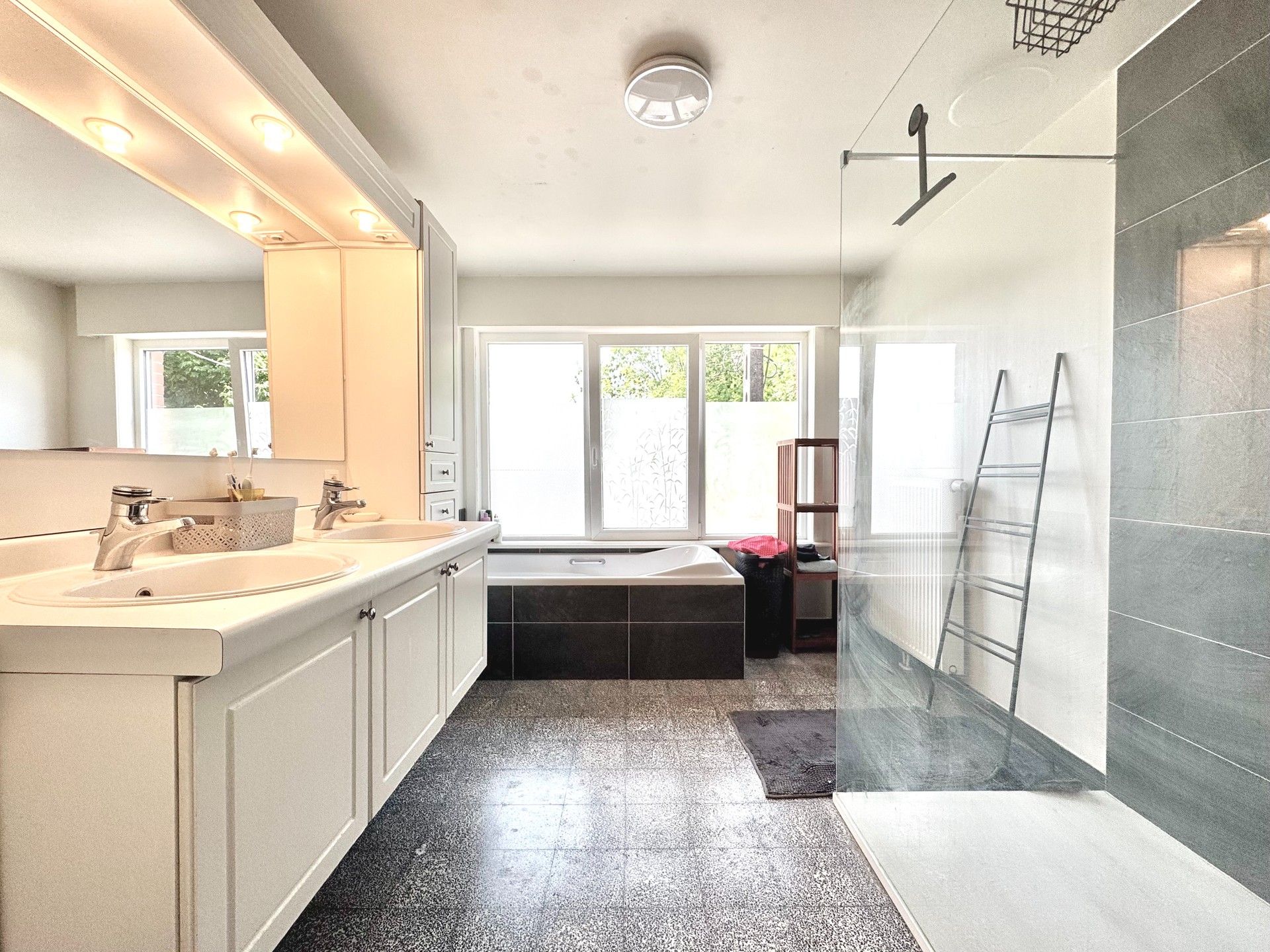 LANDELIJK GELEGEN HALFOPEN WONING foto 19