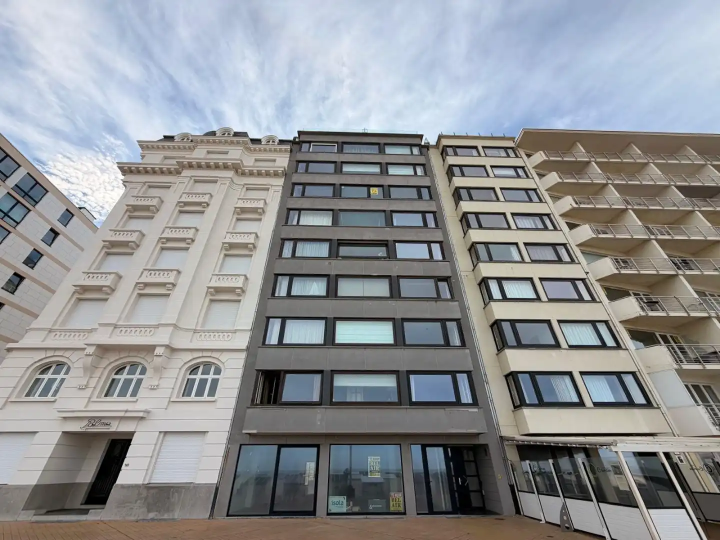 Prachtig frontaal zeezicht – volledig gerenoveerde studio op de zeedijk van Mariakerke foto 13