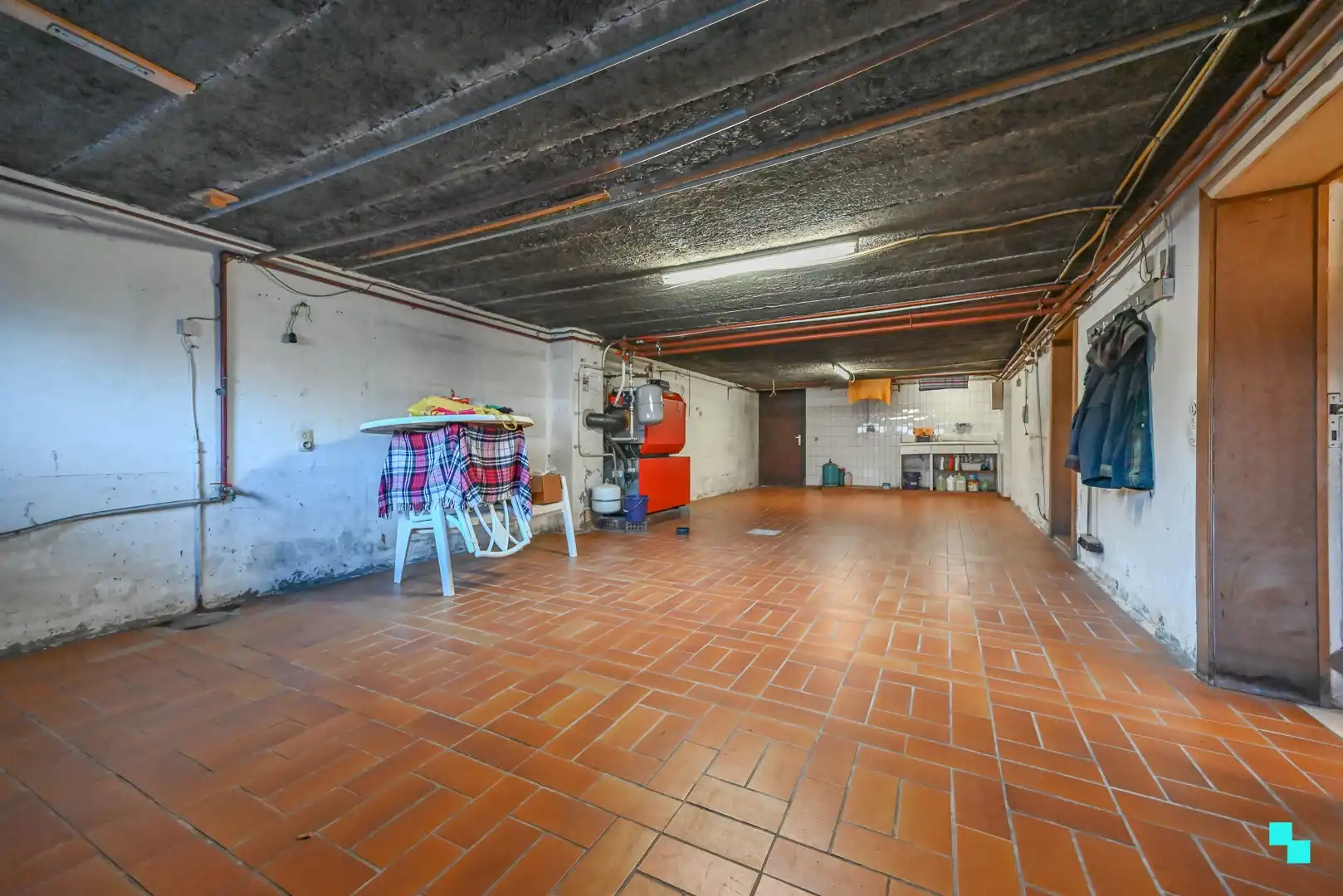 Karaktervolle woning met riante woonoppervlakte (267 m²) en tuin in Izegem foto 17