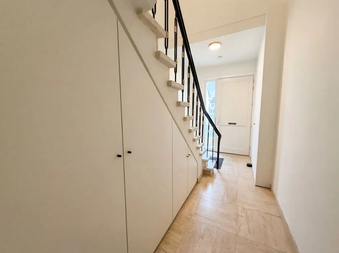 Luxe appartement voorzien van 4 slaapkamers, ruim terras, afgesloten garagebox en 2 autostaanplaatsen gelegen nabij het centrum van Maaseik. foto 19