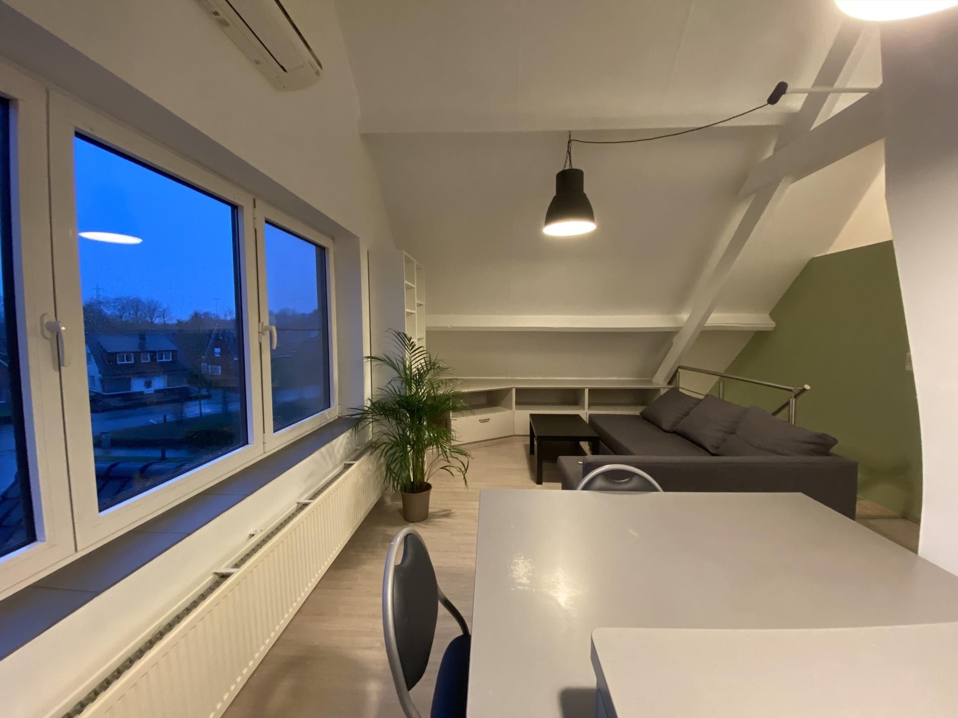 Instapklare studio met autostaanplaats in OLV Olen ! foto 3