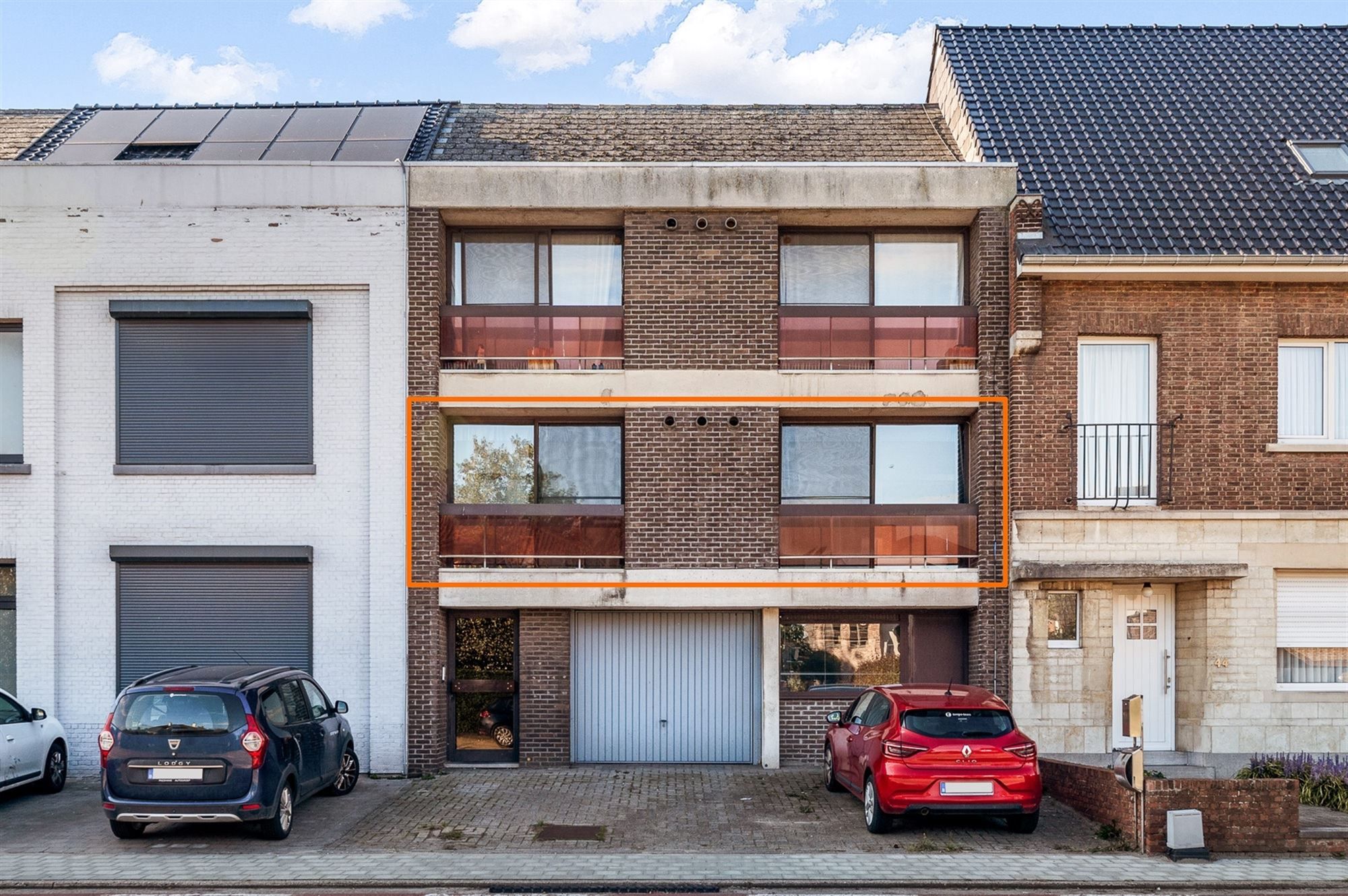 VERRASSEND RUIM (170M2) EN GOED ONDERHOUDEN APPARTEMENT MET 3 SLAAPKAMERS + ZONNIG TERRAS, IDEAAL GELEGEN IN DE NABIJHEID VAN DE DORPSKERN VAN HEPPEN foto 2