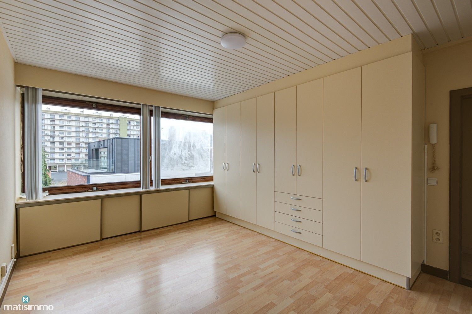 APPARTEMENT MET 2 SLAAPKAMERS EN PARKEERPLAATS NABIJ CENTRUM GENK foto 13