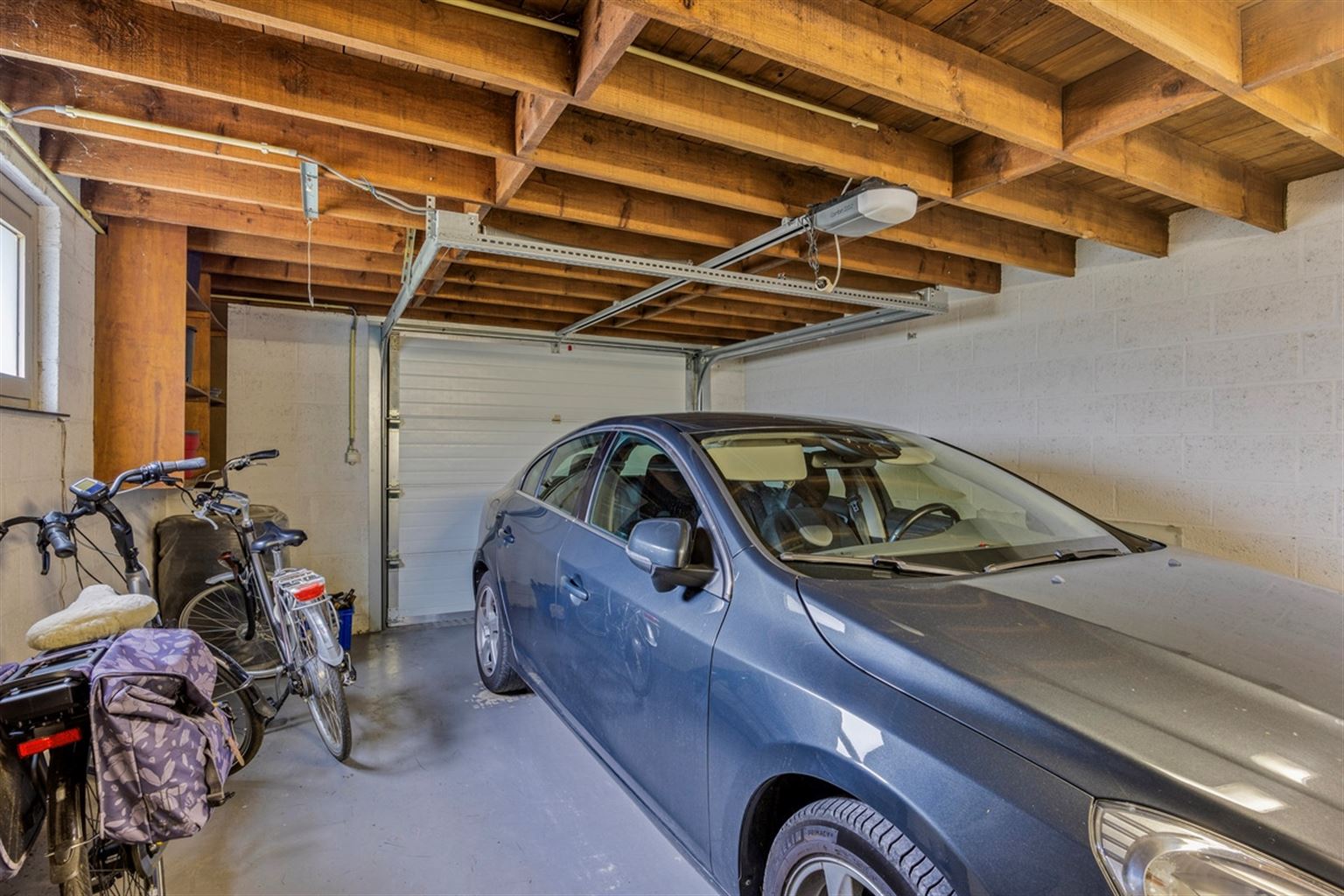 Vrijstaande villa op een uitzonderlijk perceel van 34a86ca met 4 slaapkamers, garage, riante tuin en ruime opslagplaats, gelegen nabij het centrum van Maaseik. foto 46