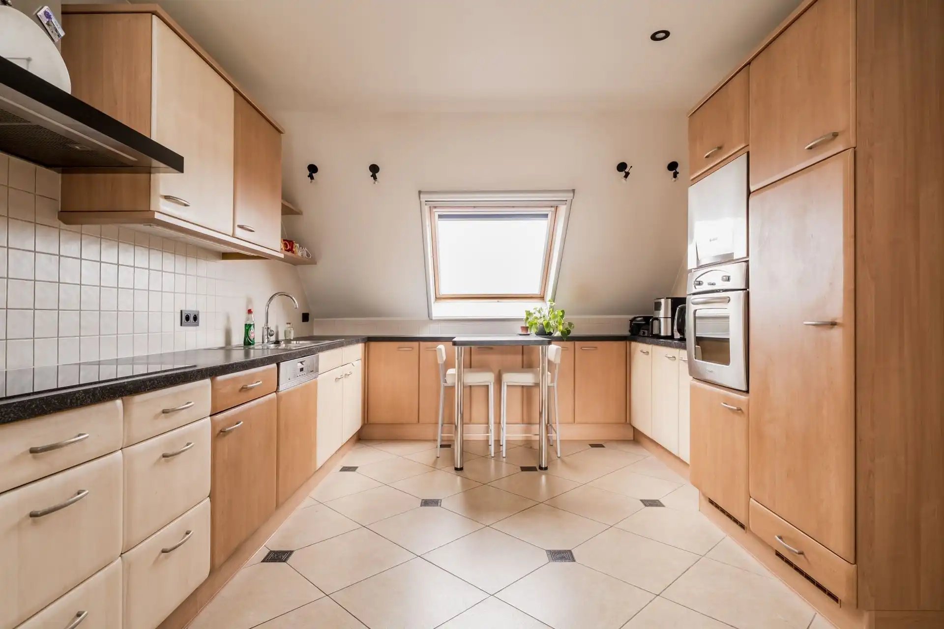 RUIM DAKAPPERTEMENT MET 5 SLAAPKAMERS, TERRAS EN GARAGEBOX (+ 29.000) foto 9