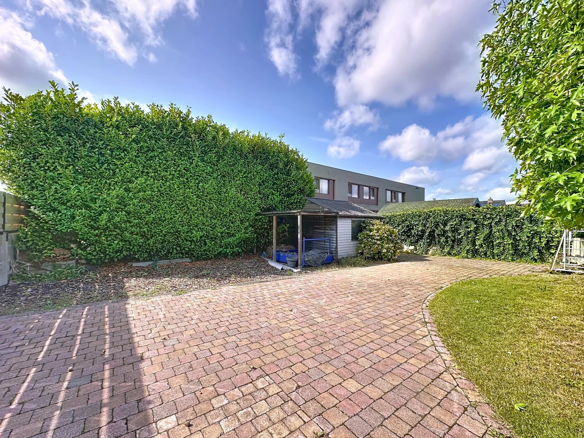 Gelijkvloerse woning op ruim perceel (8 are) in landelijke omgeving. foto 29