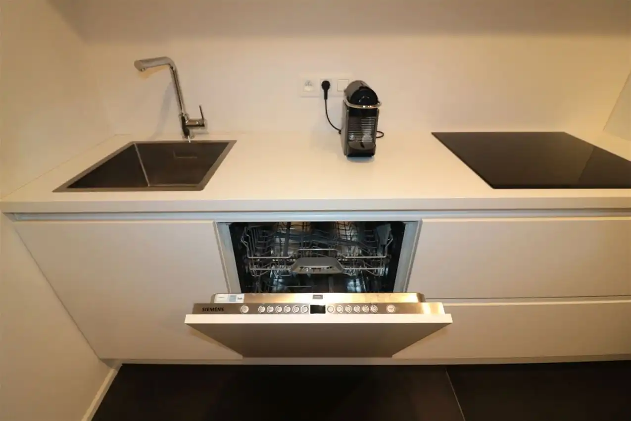 Optimaal gelegen winkel- of kantoorruimte foto 26