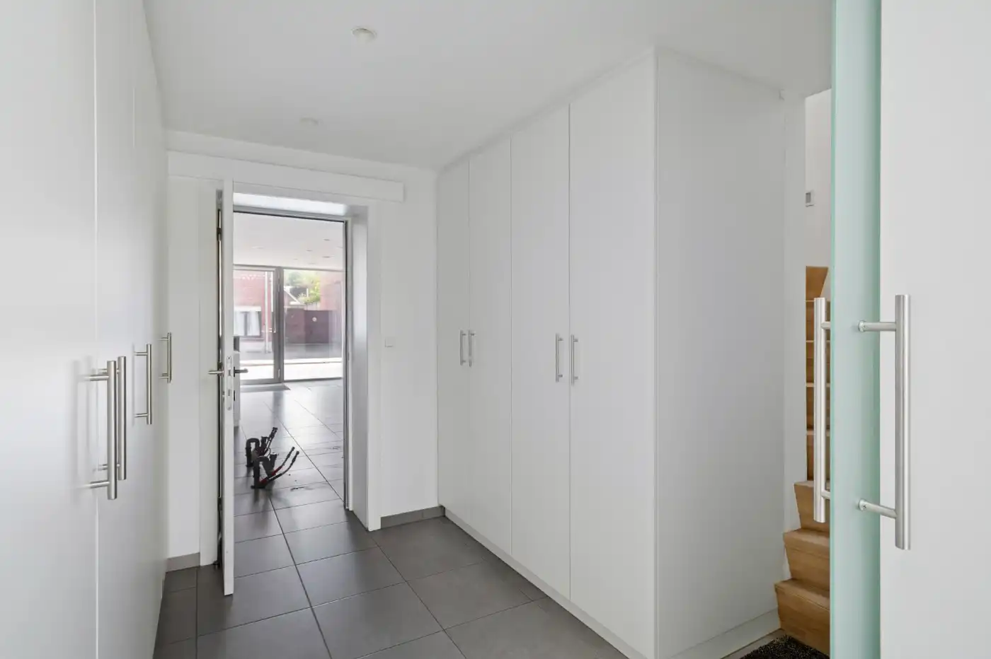 Volledig gerenoveerde woning met commerciële ruimte en 3 slpk. foto 6