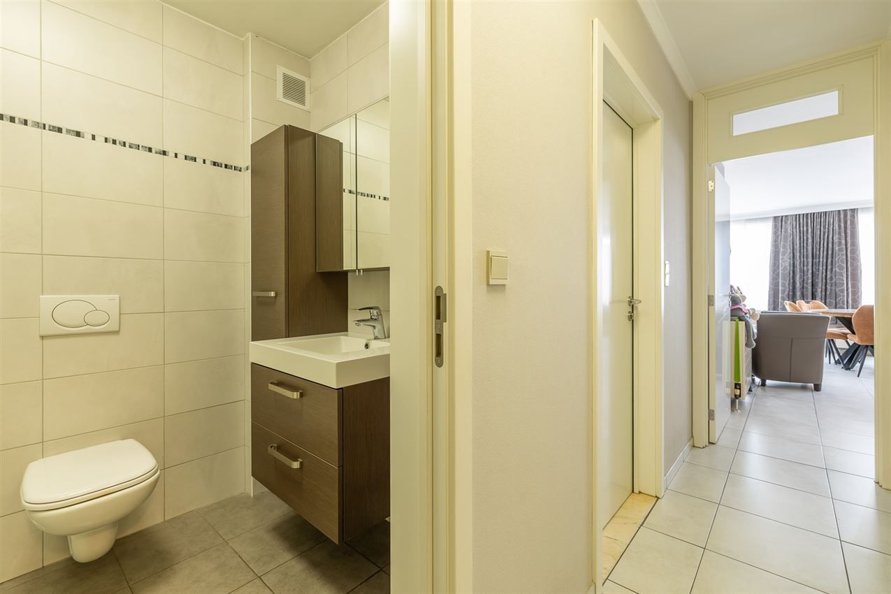 Verzorgd gebouw met handelszaak en 2 apt foto 14