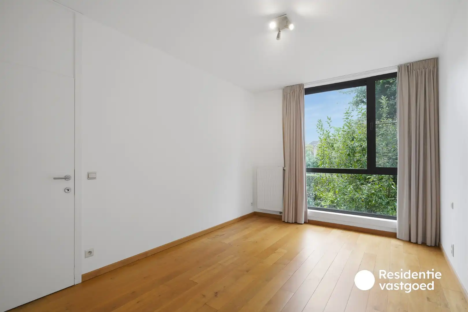 Ruim appartement met staanplaats en terras (46 m²!) aan het Koningin Astridpark foto 9