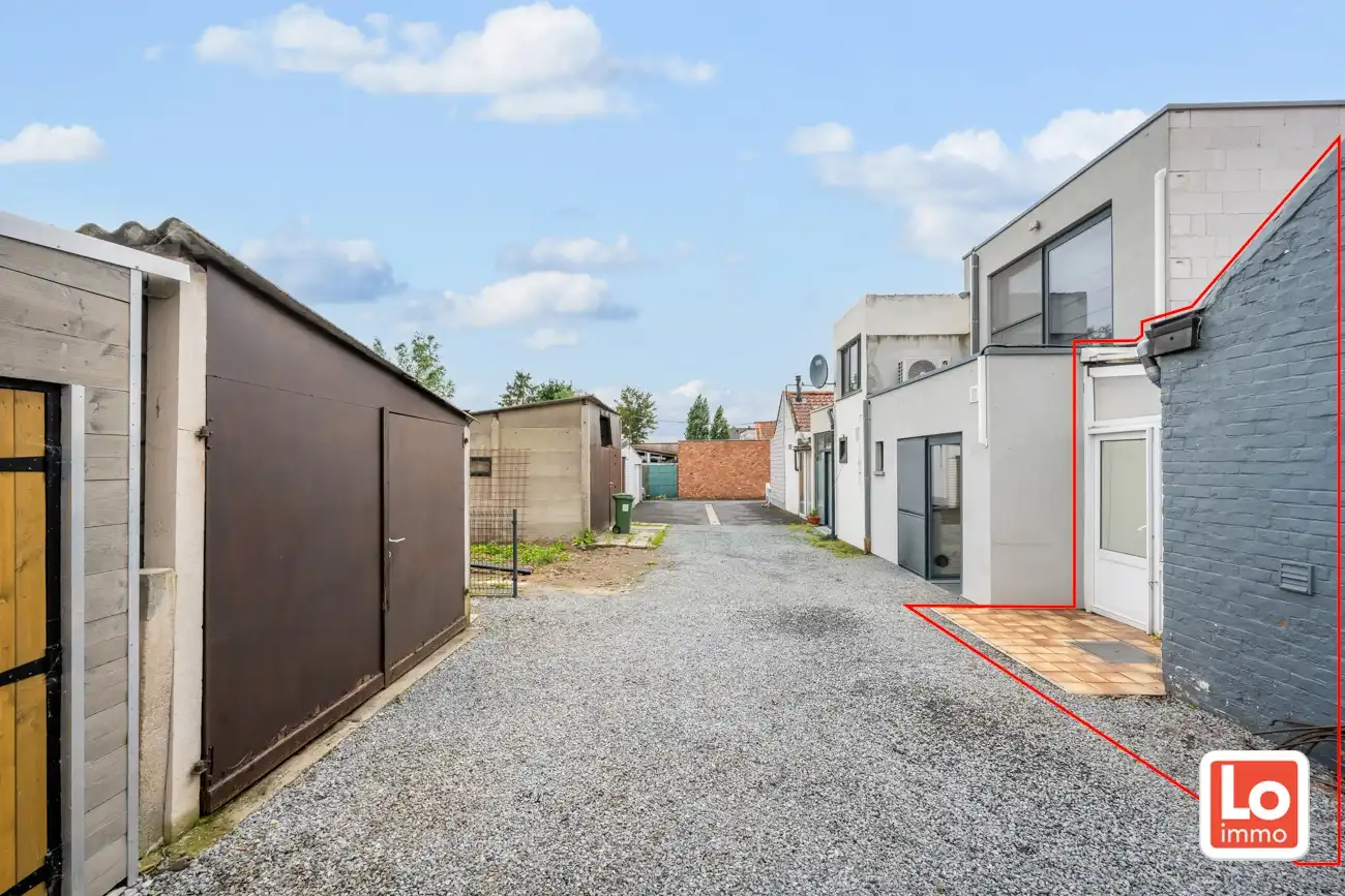 Volledig te renoveren gesloten woning met afzonderlijke garage en een leuke stadstuin op een toplocatie nabij het centrum van Lochristi! foto 18