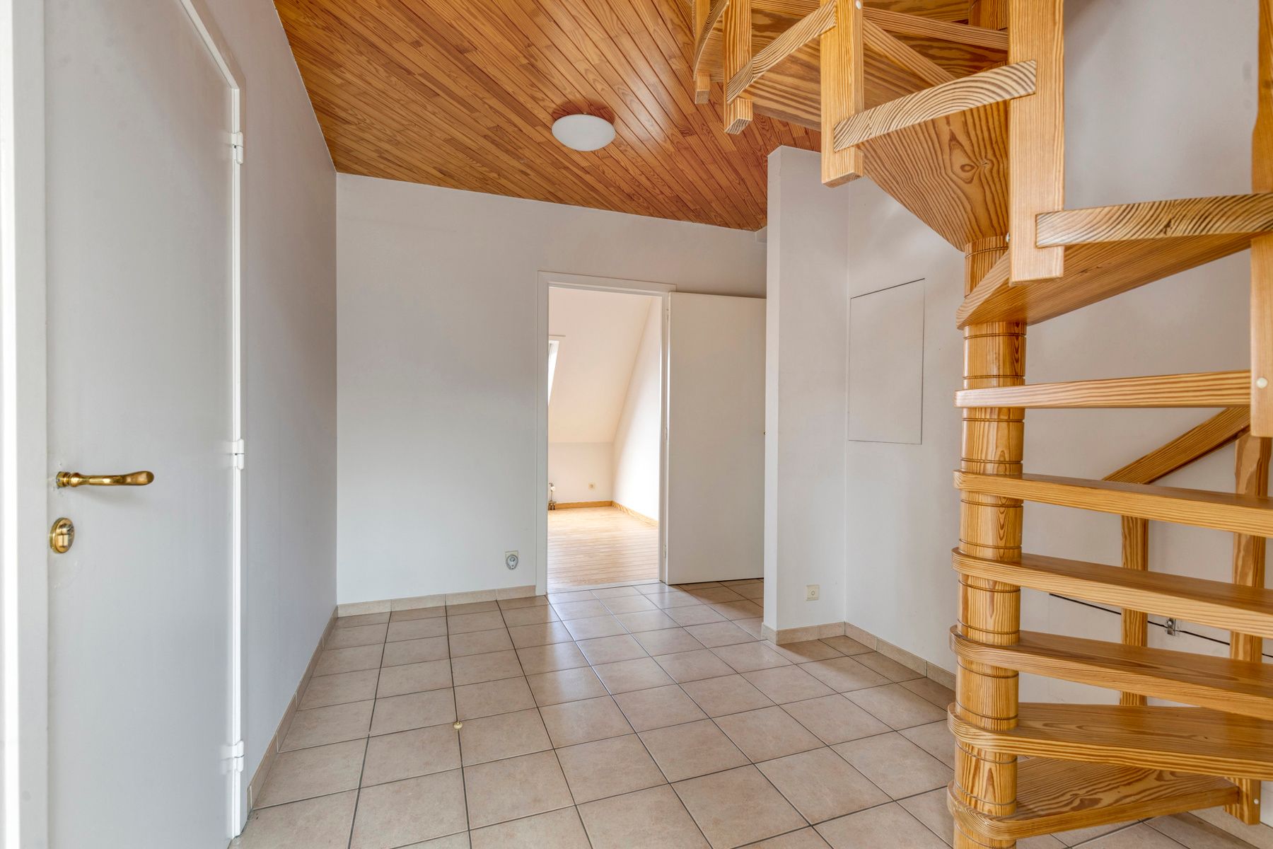 Instapklaar appartement van 153m² !!! met garage en standplaats !!! foto 14