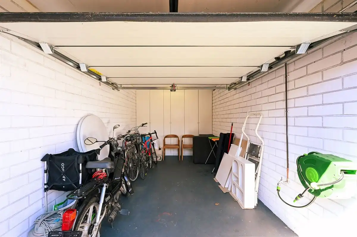 Top gerenoveerd appartement incl garage foto 19