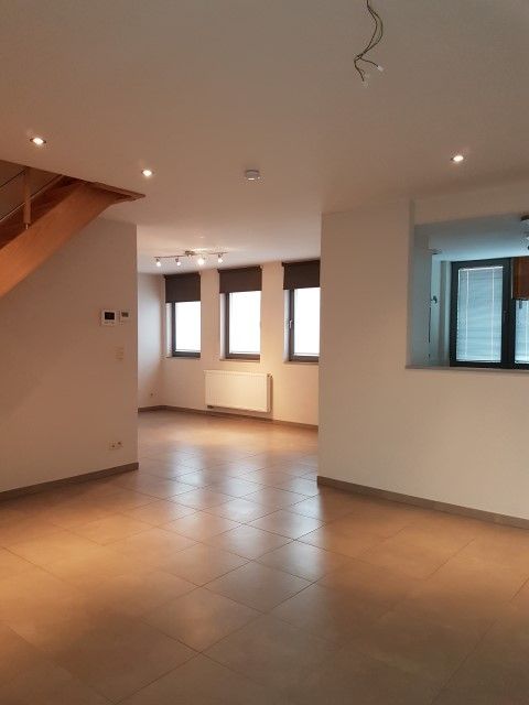 Ruim, energiezuinig DUPLEXAPPARTEMENT met 2slaapkmers, mooie leeefruuimten, terras en parking. foto 15