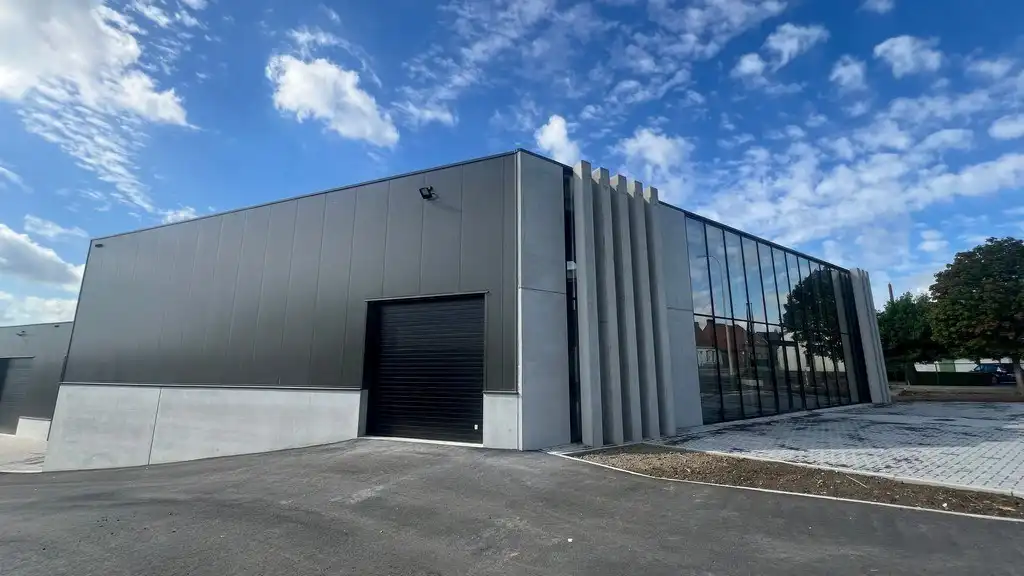 Showroom met opslagruimte te koop in Tielt foto 15