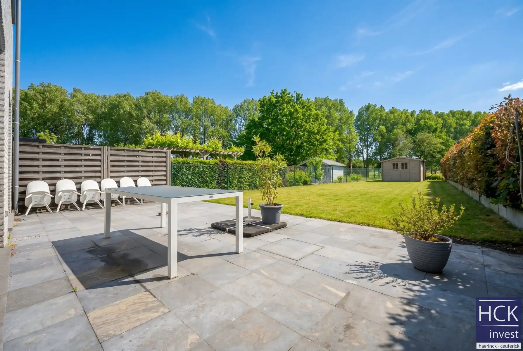 LOZER - Prachtig gelegen gelijkvloersapp. met 1 SLPK, ruime tuin en garage foto 5
