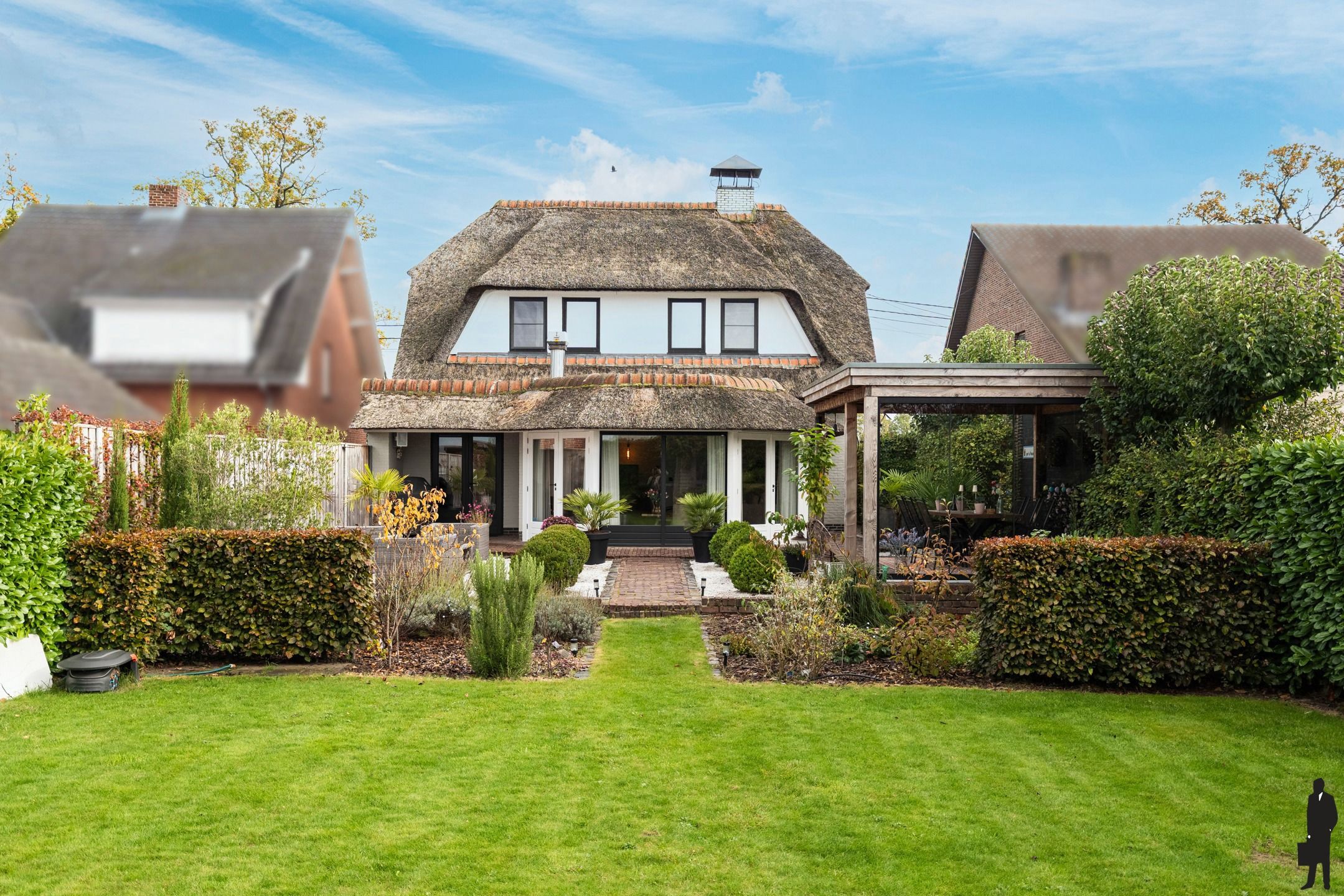 luxe vrijstaande woning op 670m², landelijk gelegen. foto {{pictureIndex}}