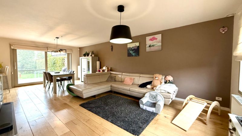 Charmante woning in fermettestijl met drie slaapkamers en mooie tuin foto 2