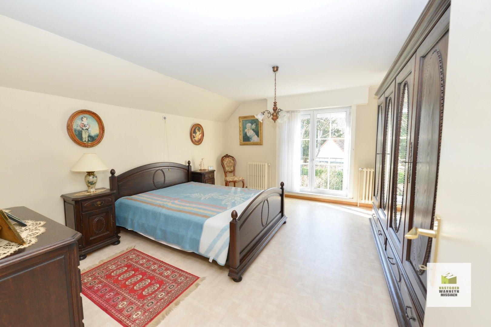 Verzorgde villa met 4slpk, zuidgerichte tuin en garage op 1.360m2 aan de rand van de Lakebossen foto 16