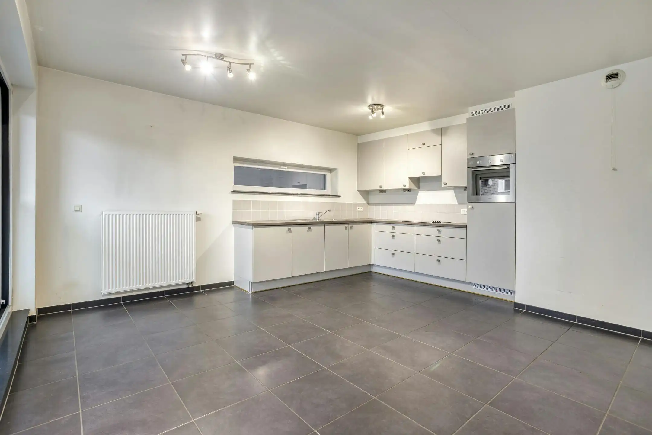 Lichtrijk 2-slaapkamer appartement in centrum Roeselare foto 6