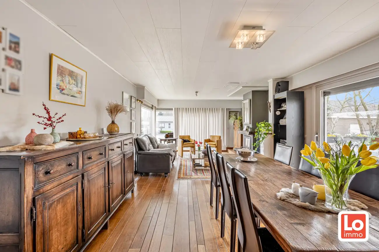 Ruime volledig te renoveren open gelijkvloerse prefab woning met inpandige garage en tuin met open zicht of perceel bouwgrond met afbraak/heropbouw mogelijkheden aan 6% BTW op een rustige locatie nabij het centrum van Zeveneken! foto 7