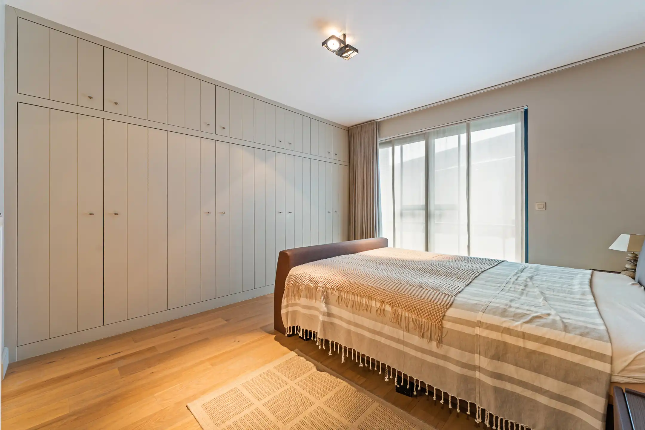 Luxe appartement van ca. 150m² met 3 slpk, 2 badk en garage. foto 11