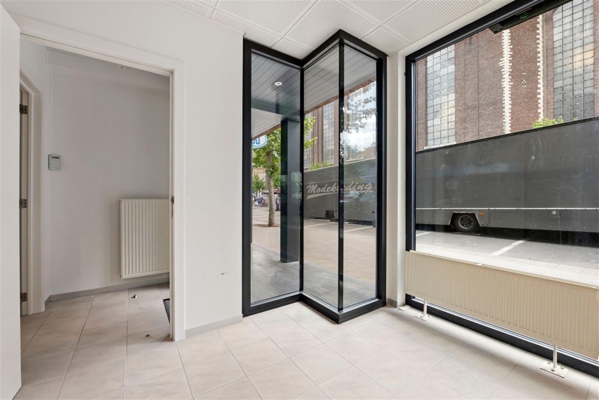 KANTOORRUIMTE TE HUUR IN HET CENTRUM VAN SINT-TRUIDEN  foto 5