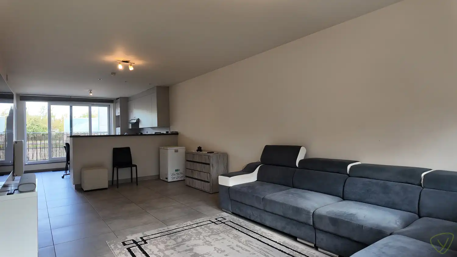 Modern appartement te huur aan de Gentsesteenweg in Eeklo - Perfect voor comfortabel leven in een stijlvolle omgeving! foto 2