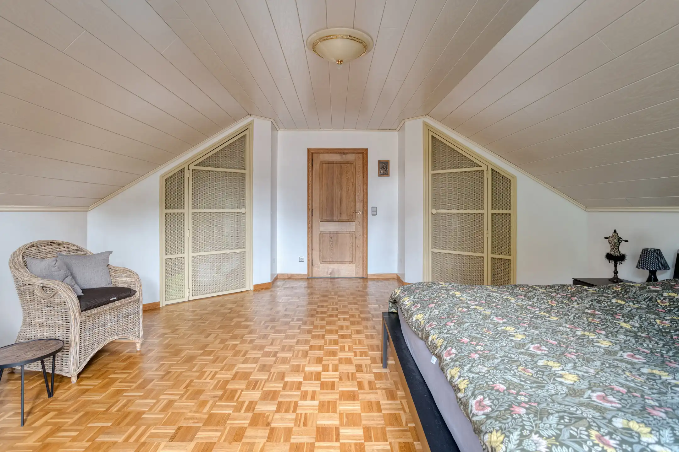 TOP onderhouden villa op uitzonderlijk perceel foto 15