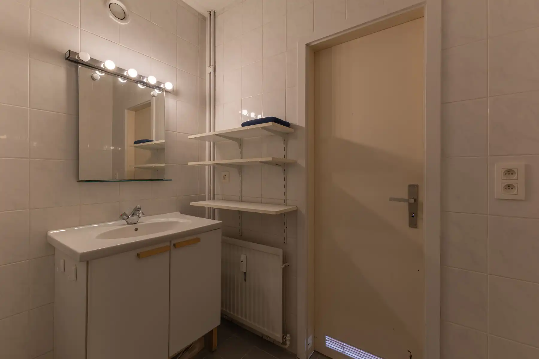 Vernieuwd appartement met 2 slaapkamers en een groot terras foto 16