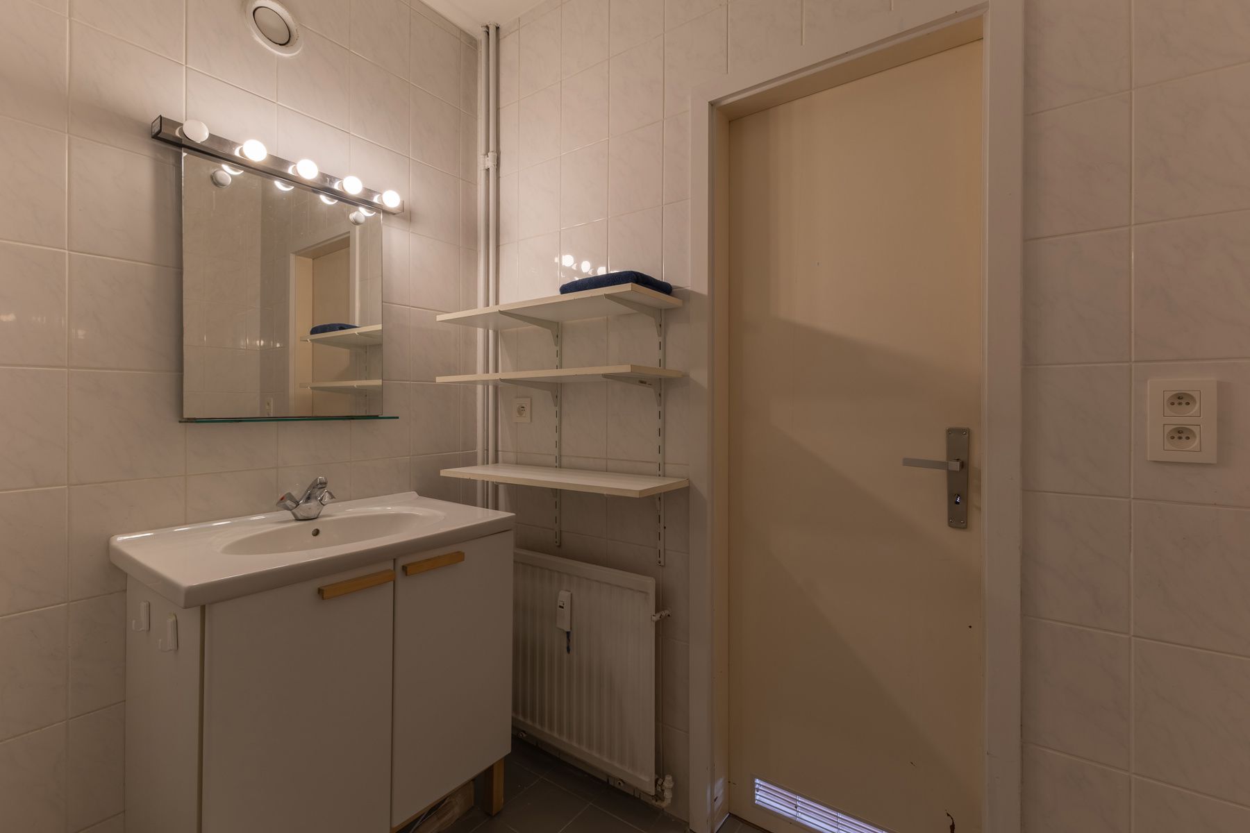 Vernieuwd appartement met 2 slaapkamers en een groot terras foto 16