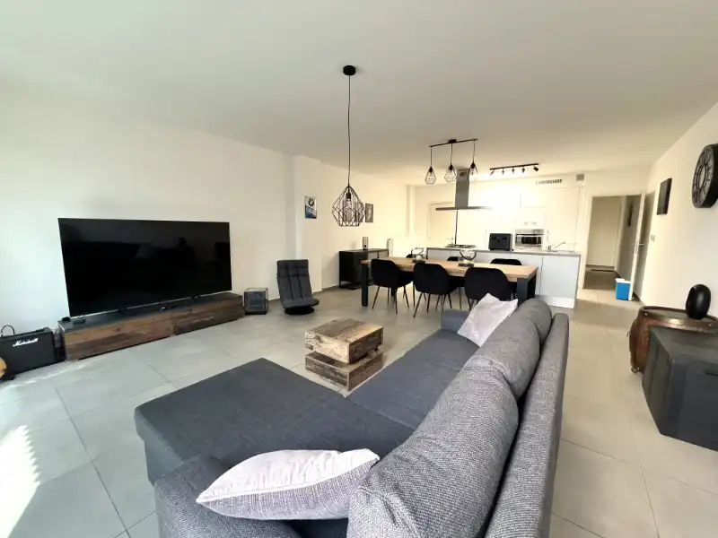 2 slaapkamer app met ruim terras en carport foto 9