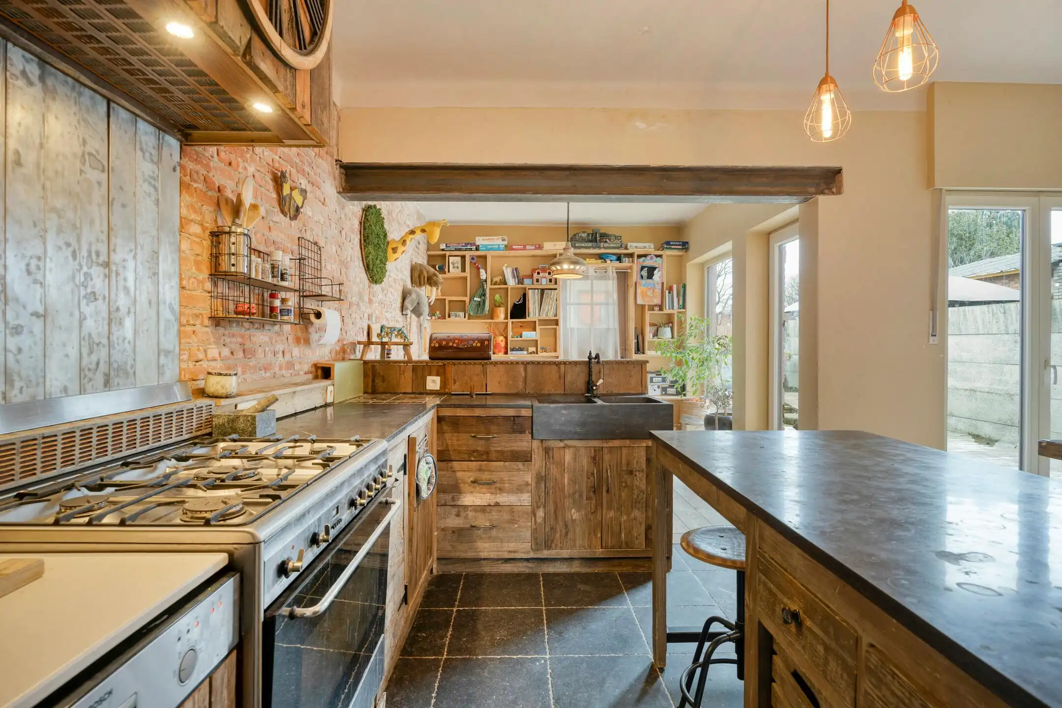 Gerenoveerde woning met bijgebouw te koop in Oud-Turnhout. foto 4