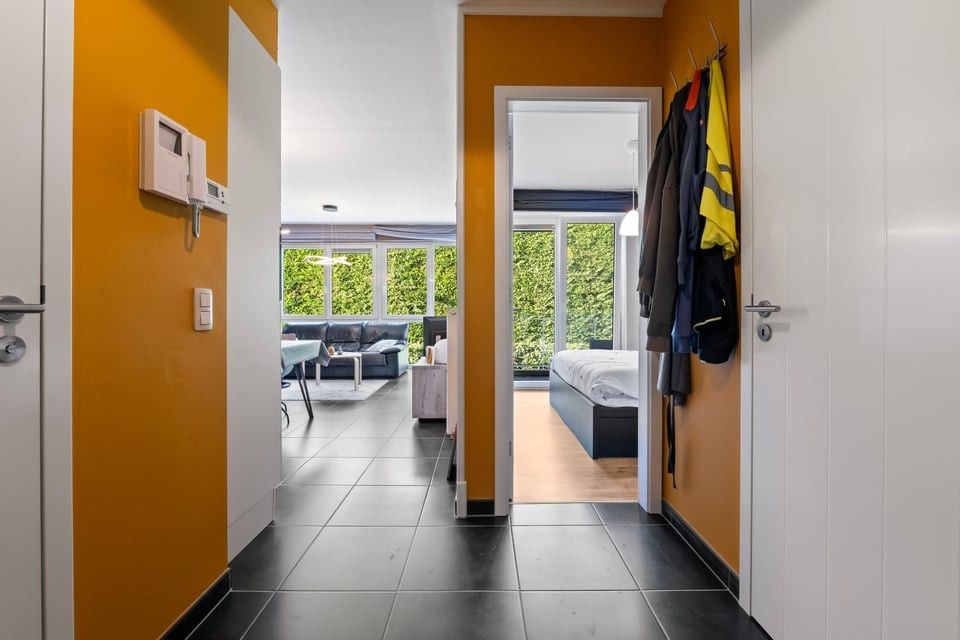 KNAP APPARTEMENT MET 1 SLAAPKAMER EN STAANPLAATS IN SINT-TRUIDEN foto 9