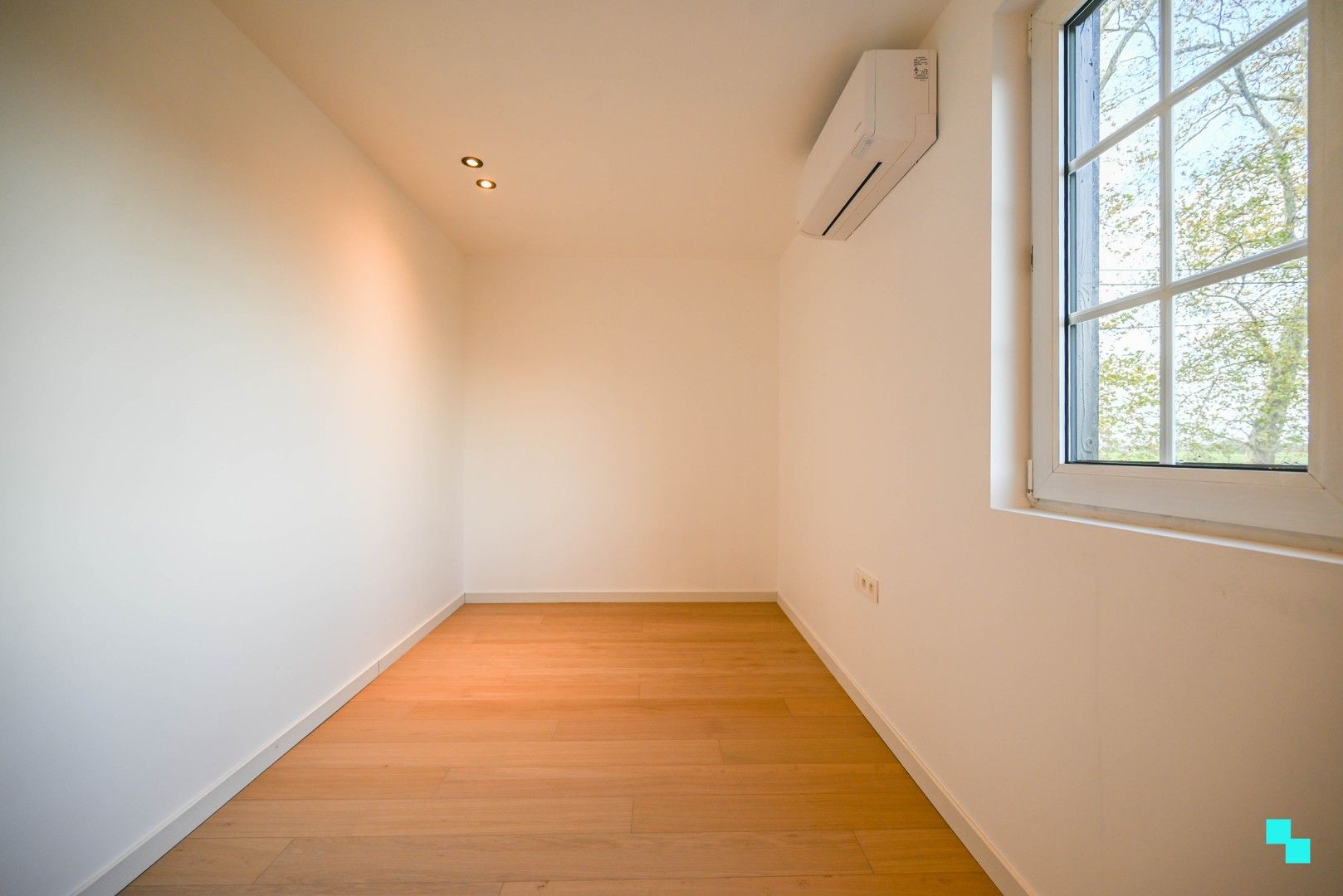 Volledig gerenoveerde woning met zicht op de velden foto 25