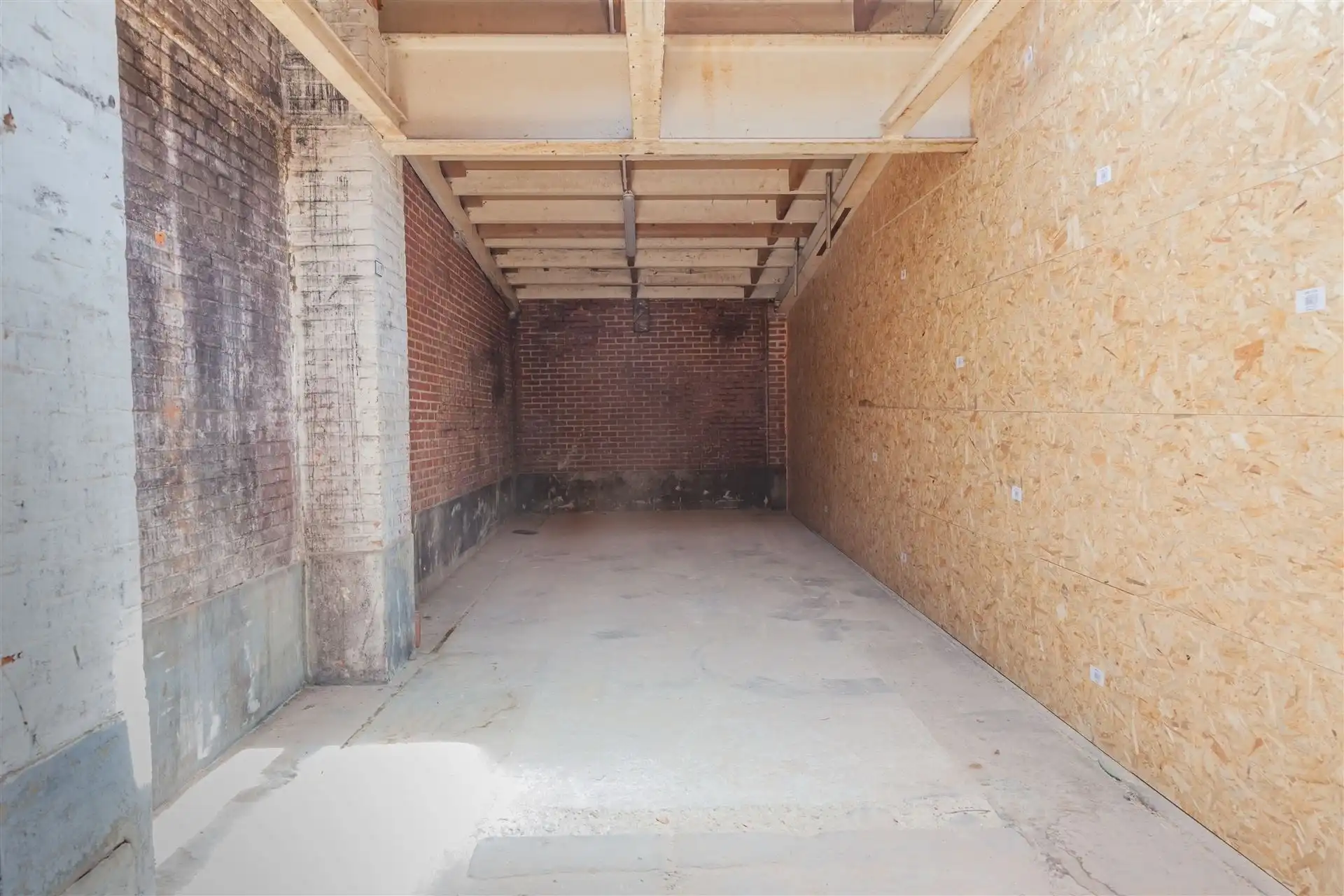 Stockage unit van +/- 32m² in complex van 15 units foto 2