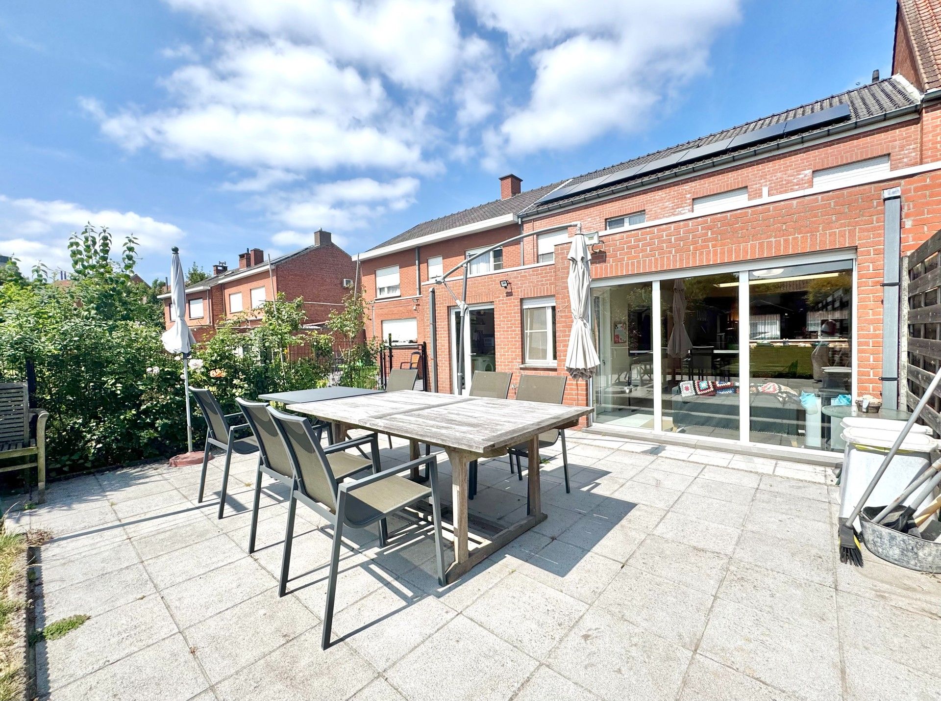 BREDEGEVEL-WONING MET 3 KAMERS, GROTE GARAGE & TUIN foto 2
