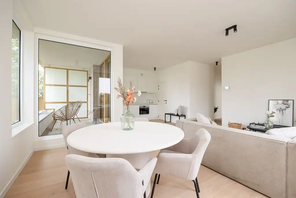 lichtrijk nieuwbouwappartement met terras foto 4