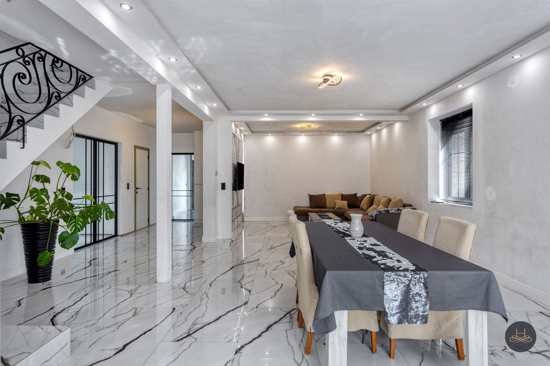 Riante woning met 6 slaapkamers en veel parkeergelegenheid foto 7