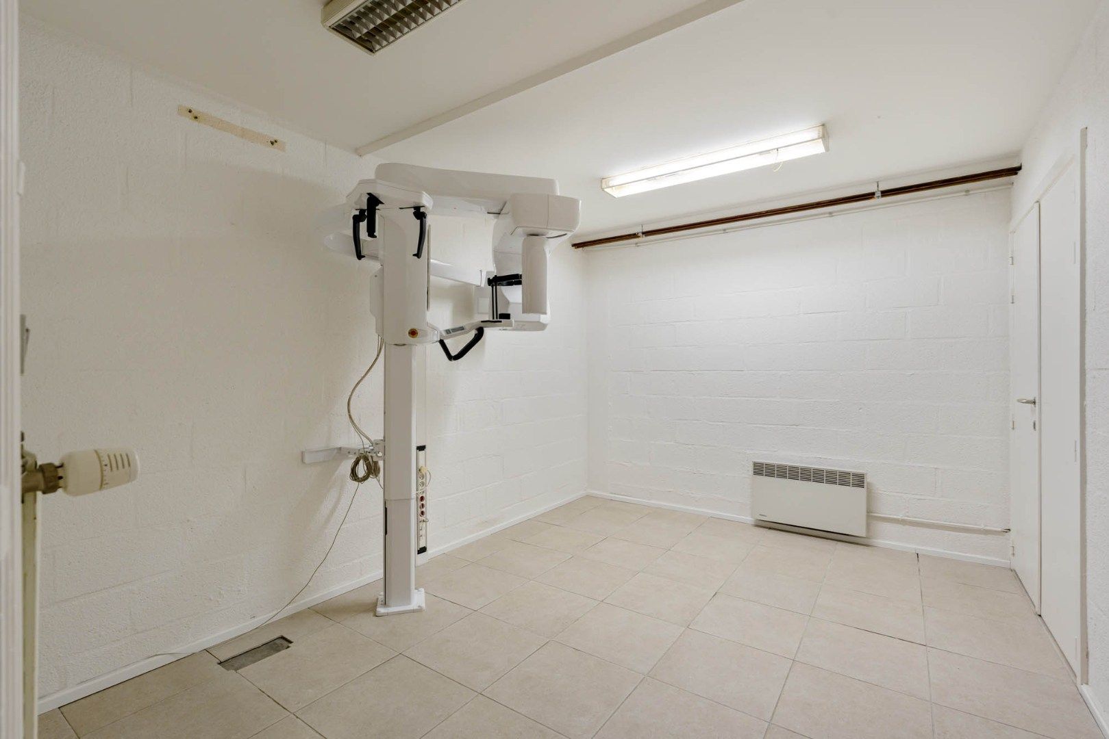 Ruim, zeer energiezuinig kantoor in het centrum van Neeroeteren met diverse mogelijkheden!   foto 22