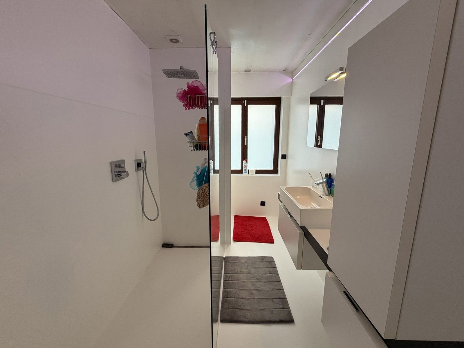 Ruime alleenstaande gelijkvloerse woning. foto 12